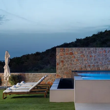 Casa Sorelle Sea View Infinity Heated Pool Villa