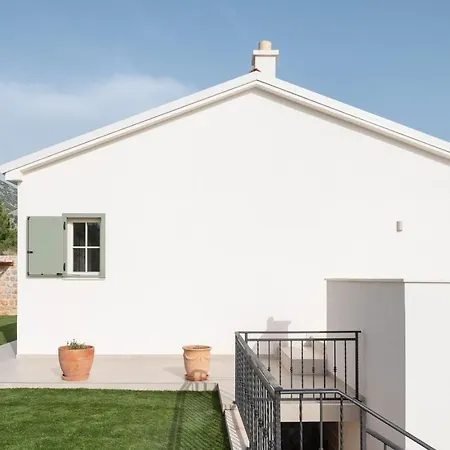 Casa Sorelle Sea View Infinity Heated Pool