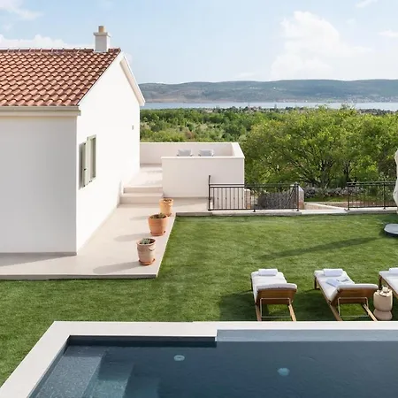 Casa Sorelle Sea View Infinity Heated Pool *