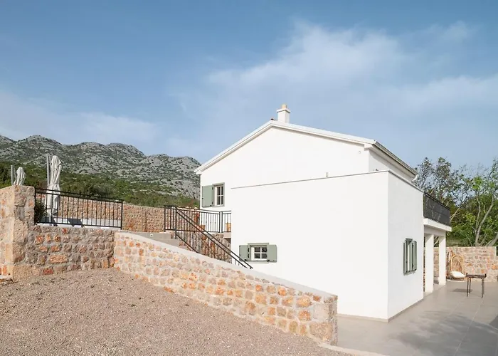 Casa Sorelle Sea View Infinity Heated Pool סלינה