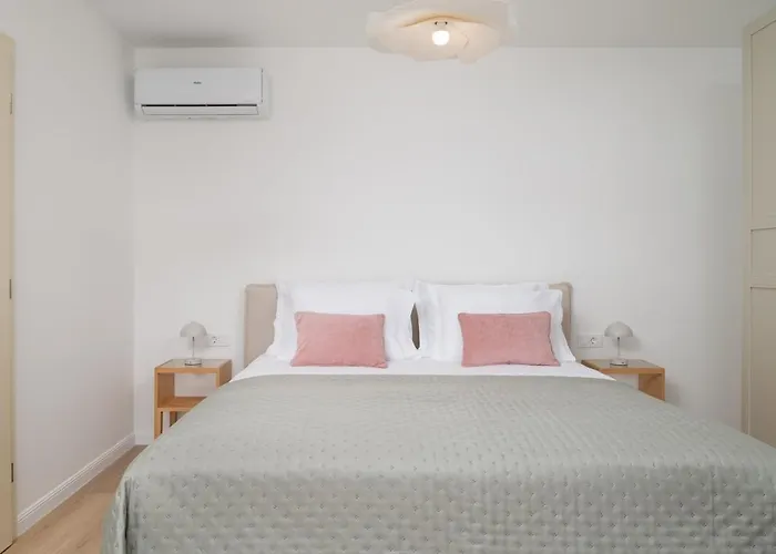 Casa Sorelle Sea View Infinity Heated Pool Villa