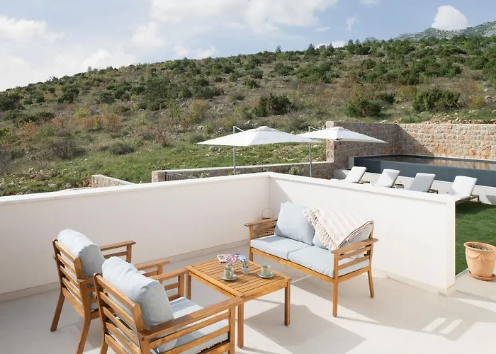 Casa Sorelle Sea View Infinity Heated Pool * סלינה