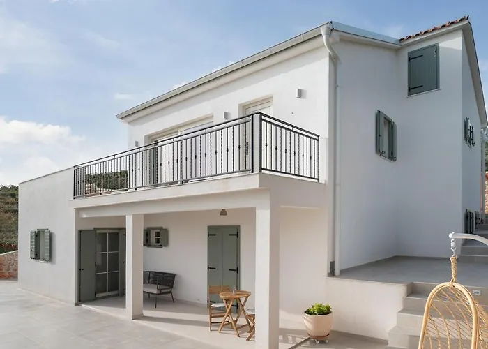 Casa Sorelle Sea View Infinity Heated Pool