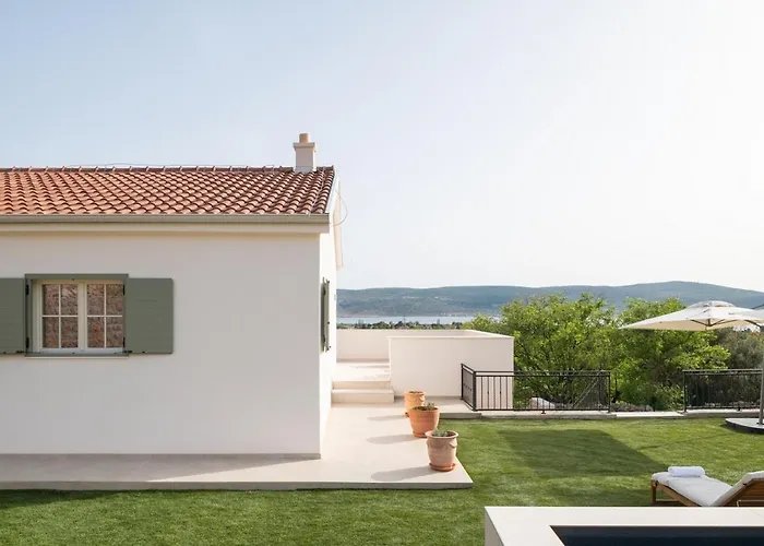 Casa Sorelle Sea View Infinity Heated Pool סלינה
