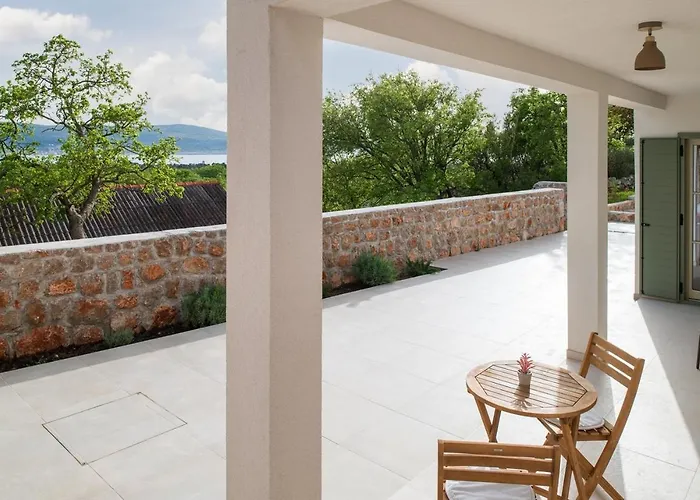 Casa Sorelle Sea View Infinity Heated Pool Villa