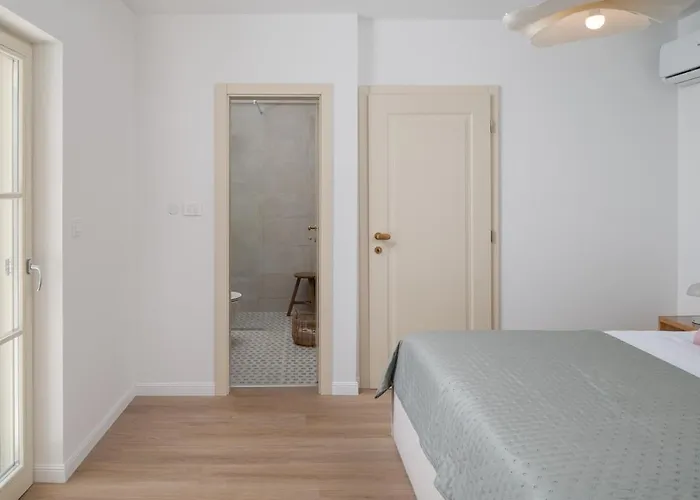 Casa Sorelle Sea View Infinity Heated Pool Villa *