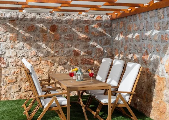 Casa Sorelle Sea View Infinity Heated Pool * סלינה