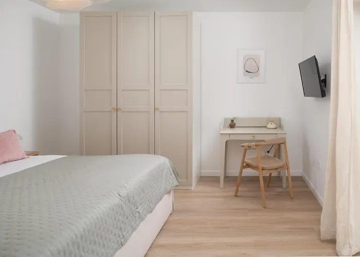 Casa Sorelle Sea View Infinity Heated Pool