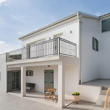 Casa Sorelle Sea View Infinity Heated Pool