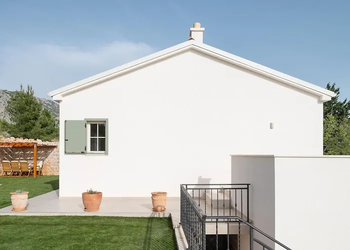 Casa Sorelle Sea View Infinity Heated Pool